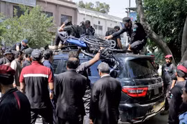 Cựu Thủ tướng Pakistan Imran Khan bị bắt
