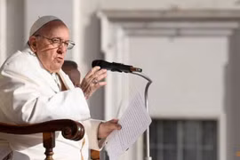 Giáo hoàng Francis phải nhập viện 'vài ngày' vì viêm đường hô hấp