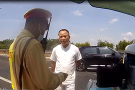 Chấn chỉnh tình trạng mua bằng lái, thẻ nhà báo giả trên mạng để đối phó CSGT