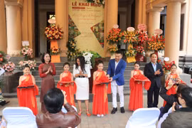 Vẻ đẹp muôn màu của đời thường tái hiện qua triển lãm của Lê Quang