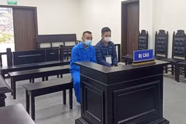 Trả hồ sơ yêu cầu làm rõ nhiều tình tiết trong vụ án tổ chức, môi giới cho người khác xuất, nhập cảnh