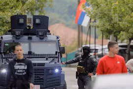 Người đứng đầu NATO kêu gọi Kosovo giảm căng thẳng với Serbia