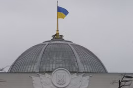 Ukraine gia hạn thiết quân luật, bác bỏ bầu cử vào tháng 10