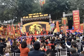 Hàng vạn người tham dự Hội xuân lớn nhất vùng biên giới Lào Cai
