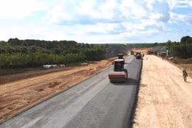 Tháo gỡ khó khăn về mặt bằng thi công cao tốc Bắc - Nam qua Quảng Trị