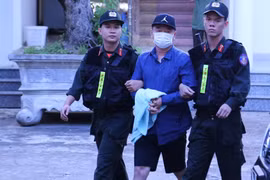 Công an Đà Nẵng bàn giao nghi phạm cướp ngân hàng, bị Interpol truy nã đỏ cho Hàn Quốc