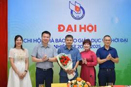 Tiếp tục quan tâm nâng cao trách nhiệm xã hội và đạo đức nghề nghiệp