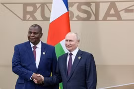 Các nhà lãnh đạo châu Phi kêu gọi về hòa bình và ngũ cốc khi gặp ông Putin