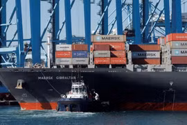 Houthi liên tiếp tấn công tàu thương mại, hãng vận chuyển Maersk dừng hoạt động ở Biển Đỏ