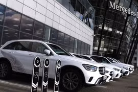 Mercedes ngắt kết nối với khách hàng Nga