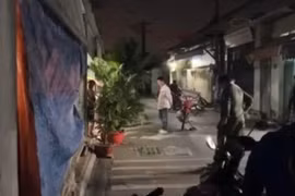 Truy bắt hung thủ chặn đường, tạt a-xít trong đêm khiến một cô gái tử vong