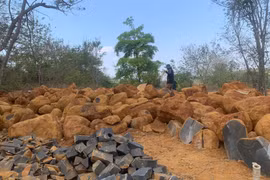 Gia Lai: Phát hiện bãi khai thác “đá lậu” quy mô lớn ở Chư Prông