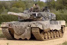Cạn kho vũ khí do viện trợ cho Ukraine, Đức được Thụy Sĩ bán lại xe tăng Leopard II