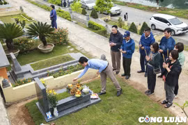 Người dân nô nức đi tảo mộ dịp Tết Thanh minh