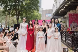 Hoa hậu Hương Giang về Hải Phòng dự lễ khai trương Học viện đào tạo Người mẫu nhí