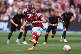 Saka trượt penalty khiến Arsenal hòa cay đắng trước West Ham