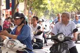 Phụ huynh giảm bớt căng thẳng khi các sĩ tử bước vào những môn thi cuối