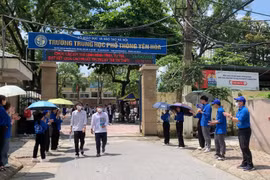 Tiếp sức mùa thi: Những chiến binh tình nguyện không mỏi