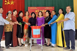 Yên Bái: Triển khai mô hình “Hũ gạo tình thương, tặng thẻ BHYT, trao yêu thương”