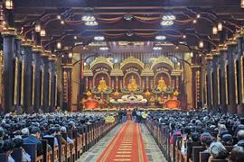 Hàng ngàn phật tử dự đại lễ tưởng niệm 715 năm Phật hoàng Trần Nhân Tông nhập niết bàn