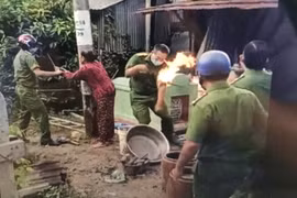 Tạm giữ hai đối tượng dùng xăng phóng hỏa tấn công lực lượng Công an
