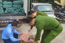 Lạng Sơn phát hiện 2 tấn chân gà rút xương đông lạnh không rõ nguồn gốc