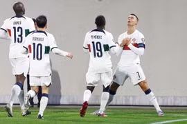 Ronaldo 'khoe' kiểu ăn mừng mới khi ghi bàn vào lưới Luxembourg