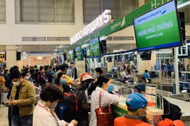 Giá vé máy bay Tết tăng cao, hàng không gấp rút thuê máy bay