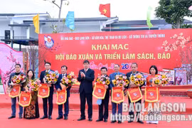 Hơn 400 ấn phẩm báo chí được giới thiệu tại Hội báo Xuân Xứ Lạng