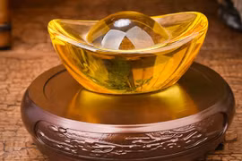 Vật phẩm phong thuỷ 2023 bàn thờ thần tài
