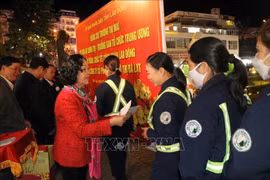 Trưởng ban Tổ chức Trung ương Trương Thị Mai chúc Tết công nhân môi trường Đà Lạt