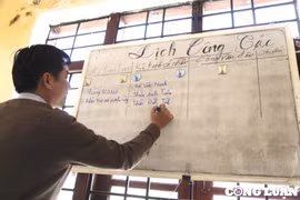 Về bản Vịn đón Tết cùng kiểm lâm