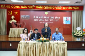 Nhà thơ, nhạc sĩ Đoàn Bổng ra mắt tập thơ "Bắt đầu từ đôi mắt"