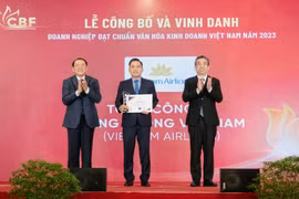 Vietnam Airlines được vinh danh “Doanh nghiệp đạt chuẩn Văn hoá kinh doanh Việt Nam” năm 2023
