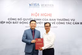 Trao quyết định bổ nhiệm Phó Tổng Biên tập Tạp chí điện tử Bất động sản Việt Nam