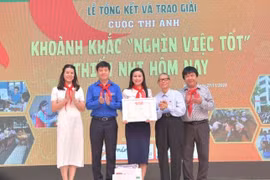 Trao giải Cuộc thi ảnh “Khoảnh khắc Nghìn việc tốt thiếu nhi hôm nay”