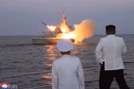 Ông Kim Jong Un giám sát vụ phóng tên lửa hành trình trước cuộc tập trận Mỹ - Hàn Quốc