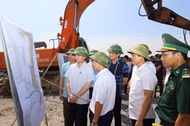 Chủ tịch UBND tỉnh Thanh Hóa kiểm tra một số dự án xử lý khẩn cấp sự cố sạt lở đê