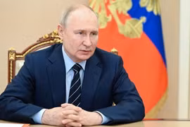 Ông Putin nói Nga cũng có thể sử dụng bom chùm ở Ukraine
