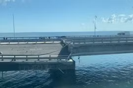 Cầu Crimea bị đánh sập, Nga ngừng thỏa thuận ngũ cốc Biển Đen