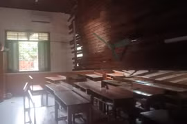 Trần gỗ bất ngờ đổ sập, nhiều học sinh trường phổ thông Hermann Gmeiner bị thương