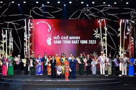 Tôn vinh, cổ vũ các tập thể, cá nhân điển hình tiêu biểu