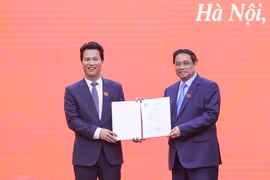 Trao Quyết định của Chủ tịch nước bổ nhiệm tân Bộ trưởng Bộ Tài nguyên và Môi trường