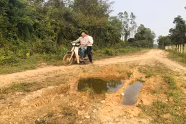 Hà Tĩnh: Người dân khốn khổ vì đường giao thông thi công dang dở do thiếu vốn