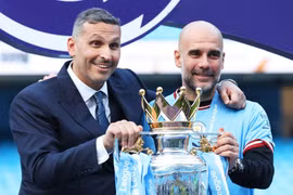 Pep Guardiola vẫn chưa dám nghĩ tới cú ăn ba cho Man City