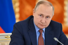 Tổng thống Putin: Tiền lương thực tế ở Nga sẽ tăng 3-5%