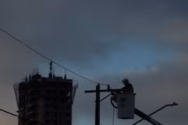 Bão lớn làm đứt cáp điện, phần lớn thành phố lớn nhất Brazil chìm trong bóng tối