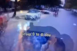 Ô tô 16 chỗ di chuyển 80km/h tông 2 người lái xe máy