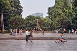 Hà Nội tăng cường công tác quản lý tượng đài, tranh hoành tráng
