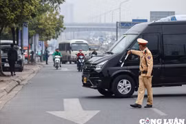 Phạt tiền, tước phù hiệu 2 tháng đối với chủ phương tiện dùng xe chở khách không có hợp đồng vận chuyển
